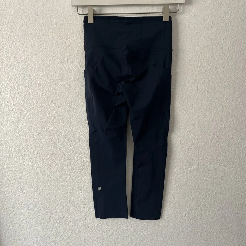 Lululemon Fast Free Crop II Nulux 19" True Navy Size 2 W6AS5S Running Active - Picture 4 of 5